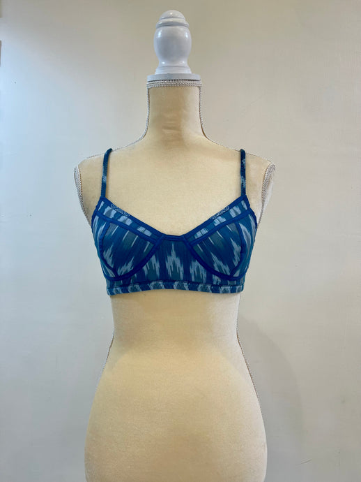 Amrapali, the crop top bra in Ikkat