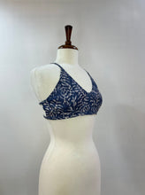 Load image into Gallery viewer, Visakha the tee shirt bra in Batik